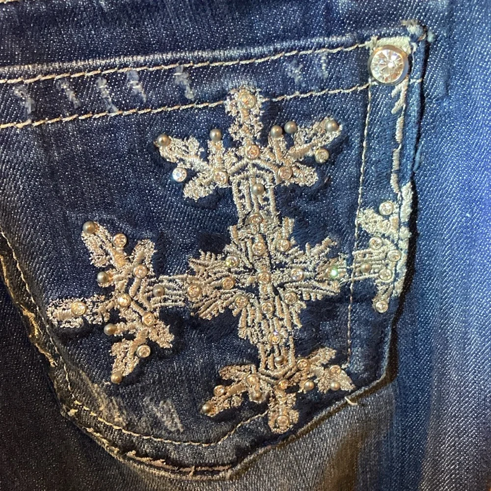 Miss Me snowflake sparkle pocket jeans - Picture 3 of 5
